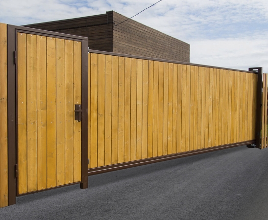 Деревянные ворота в Елизаветинской