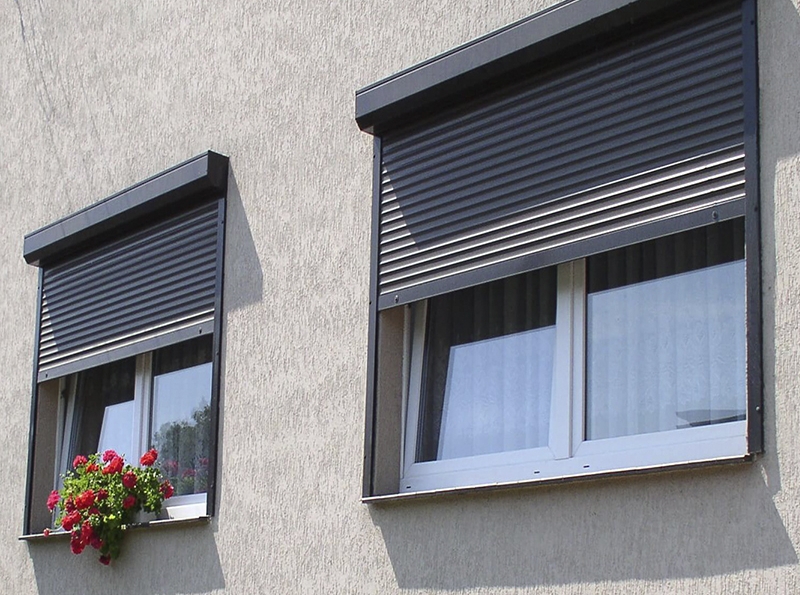 На окна в Елизаветинской